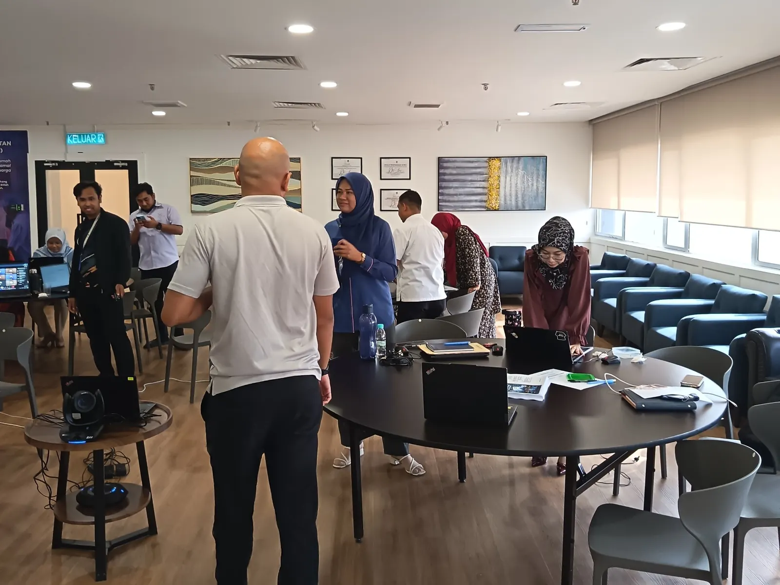 Aktiviti pembelajaran dan perbincangan peserta semasa latihan