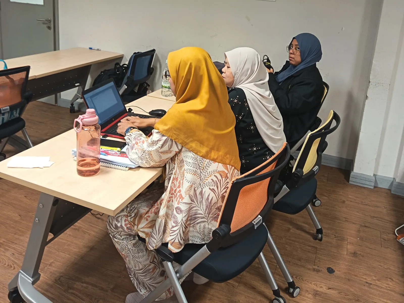 Aktiviti latihan komputer secara praktikal