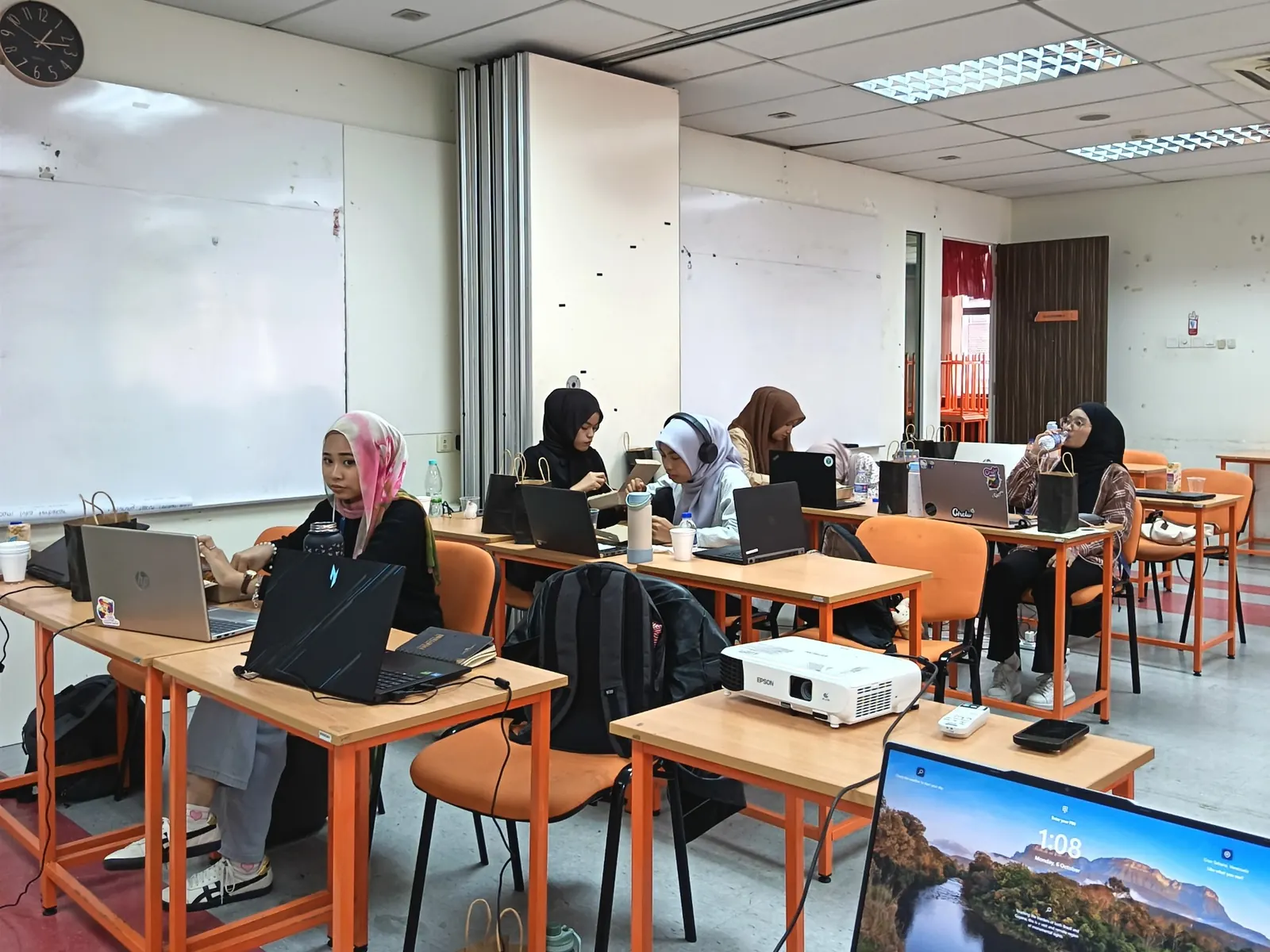 Aktiviti peserta semasa sesi latihan