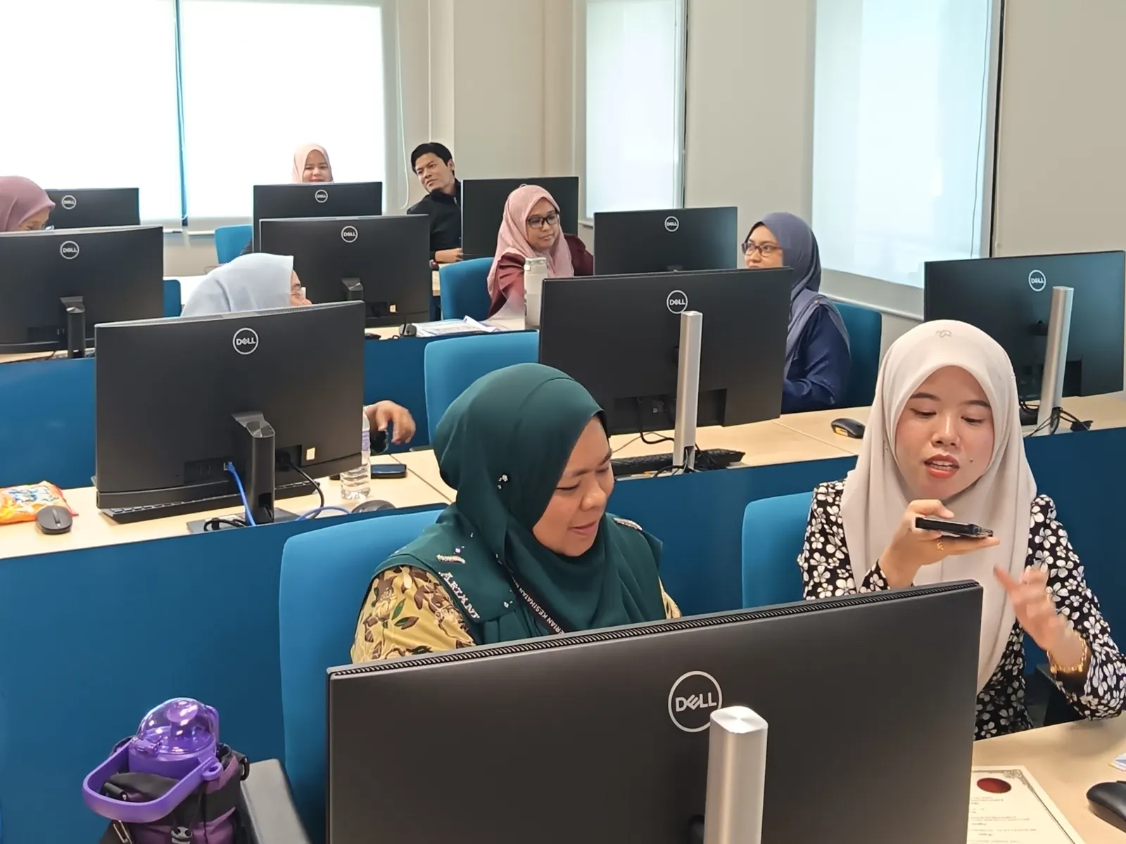 Pembelajaran peserta dalam sesi latihan