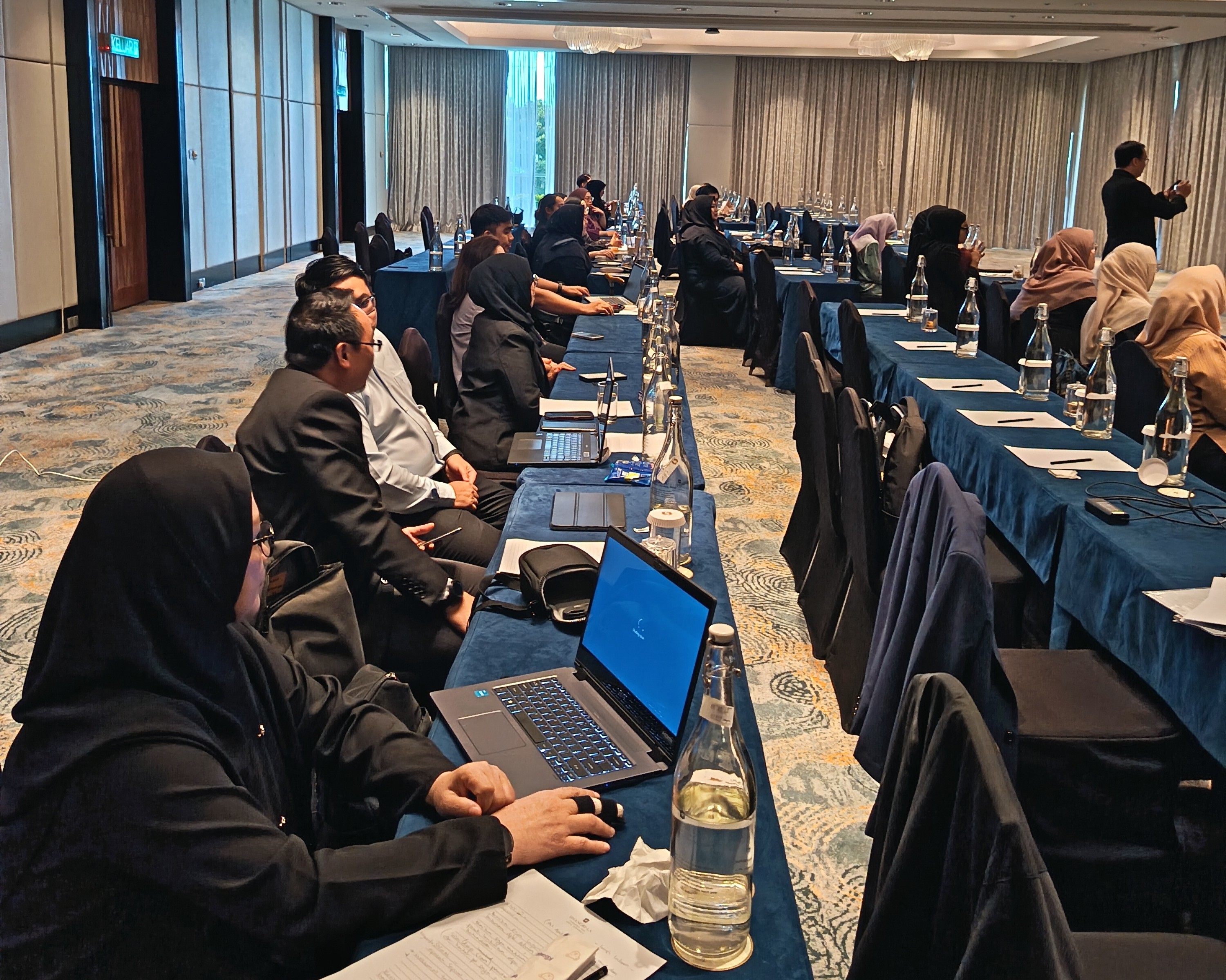 Latihan analisa data dan dashboard dalam Kursus AI di Sabah
