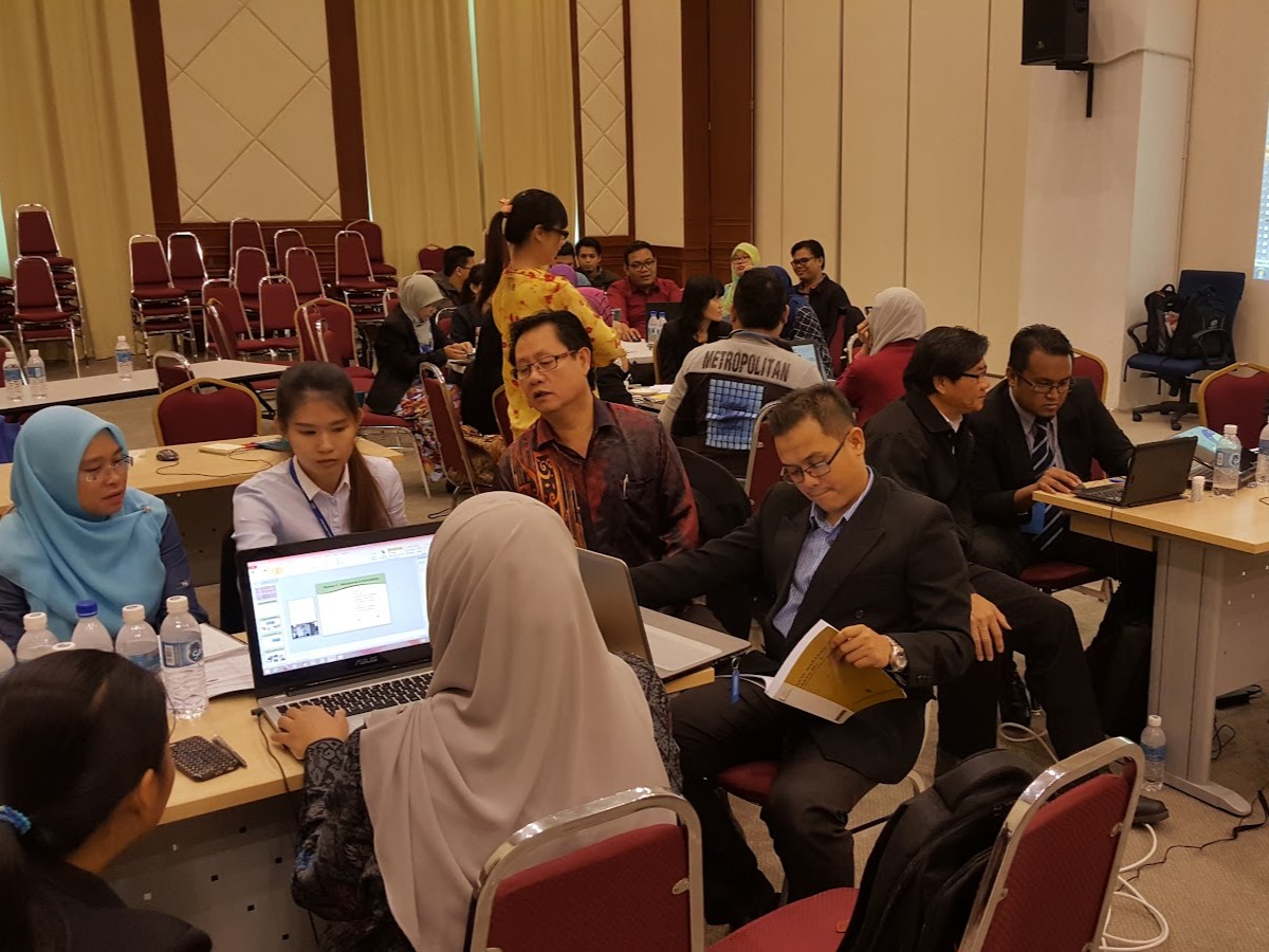 Sesi utama Kursus AI Produktiviti Pejabat di Kota Kinabalu Sabah