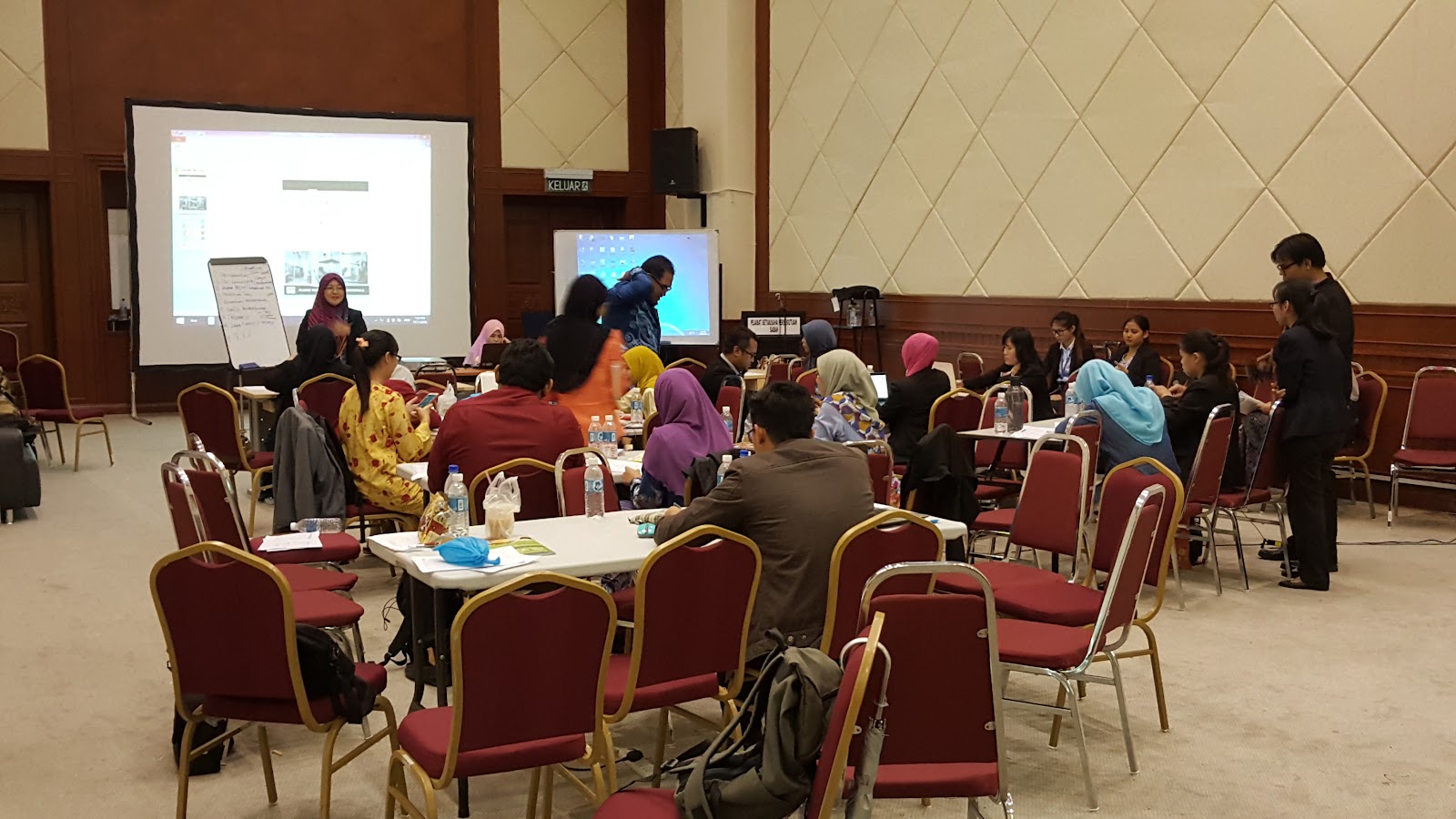 Latihan analisa data dan dashboard dalam Kursus AI di Sabah