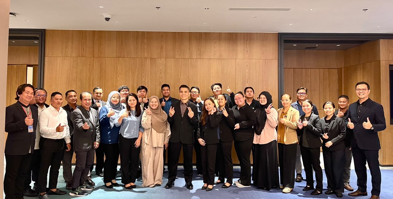 Gambar kumpulan selepas tamat Kursus AI Produktiviti Pejabat di Kota Kinabalu Sabah