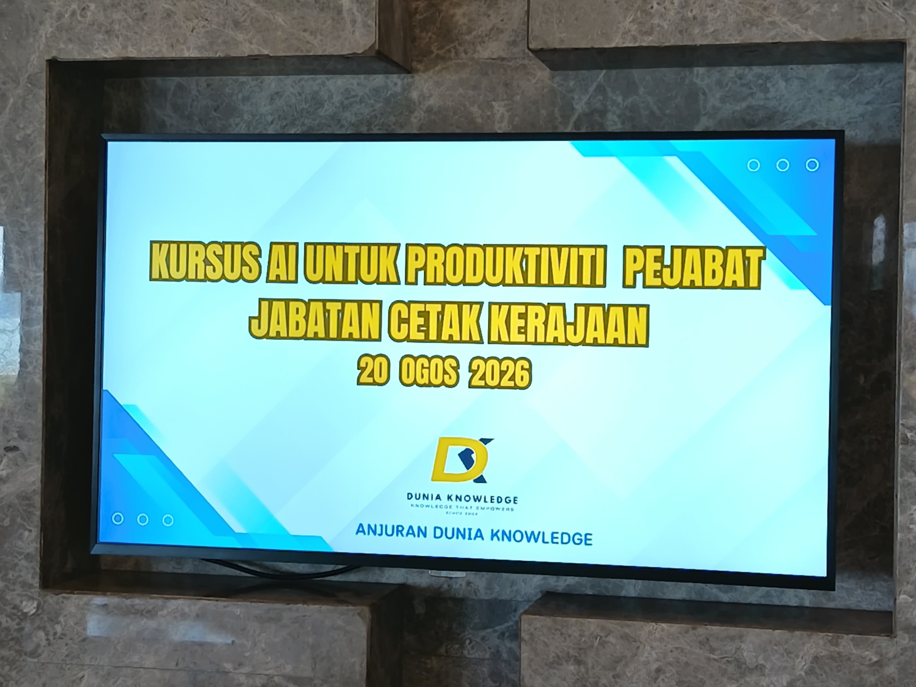 Aktiviti prompt PCOTCO dalam Kursus AI di Sabah