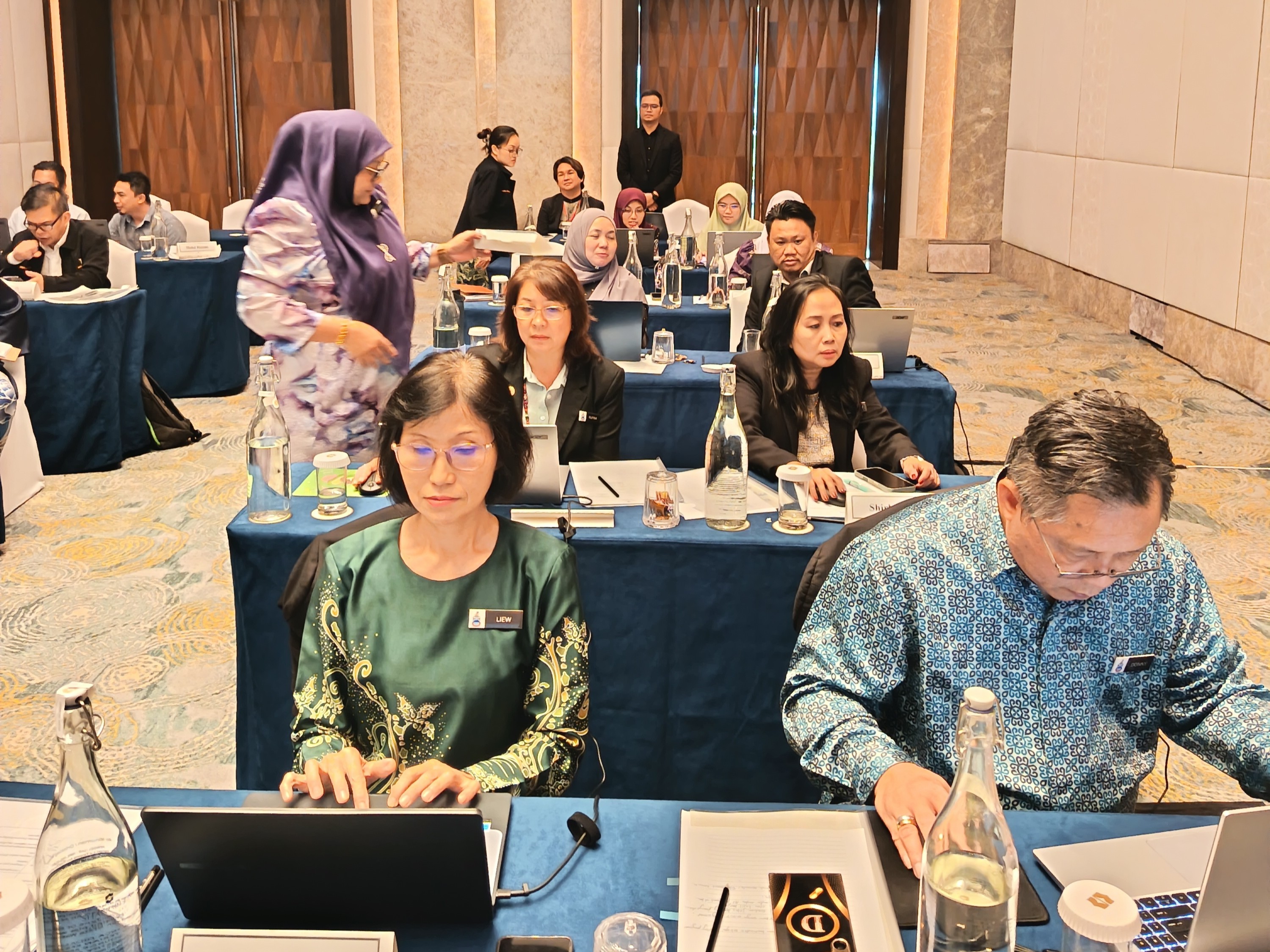Latihan analisa data dan dashboard dalam Kursus AI di Sabah
